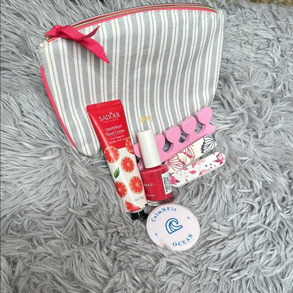 Ipsy Bag & Beauty Bundle w/Farmasi Polish Watermelon Splat, Lotion and More GIFT - Picture 6 of 8